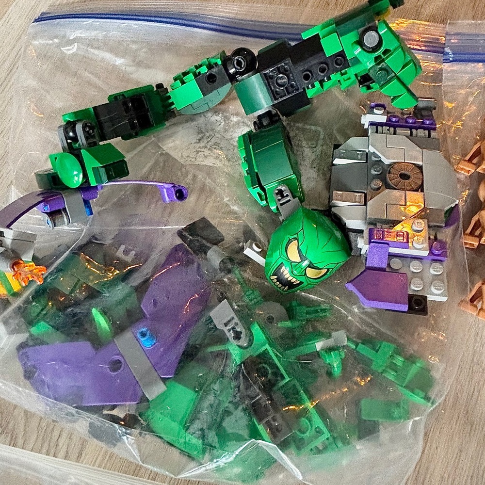 3.5lbs Assorted Lego Sets & People - Complete & Mostly Complete - Picture 8 of 12